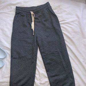 Womens SweatPants never worn tags included ❤️